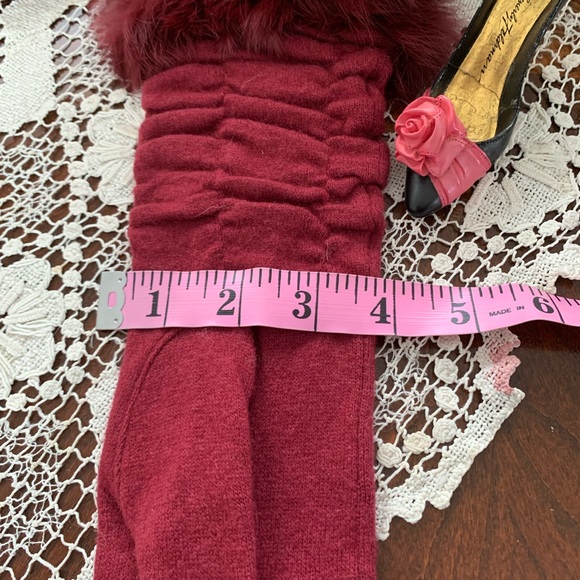 CAROLINA AMATO 70% wool  20% Angora longer length gloves in a deep maroo… - Picture 5 of 8